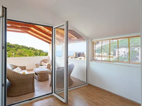 Sale, one bedroom apartment, 69m², Petrovac, Budva - image 1