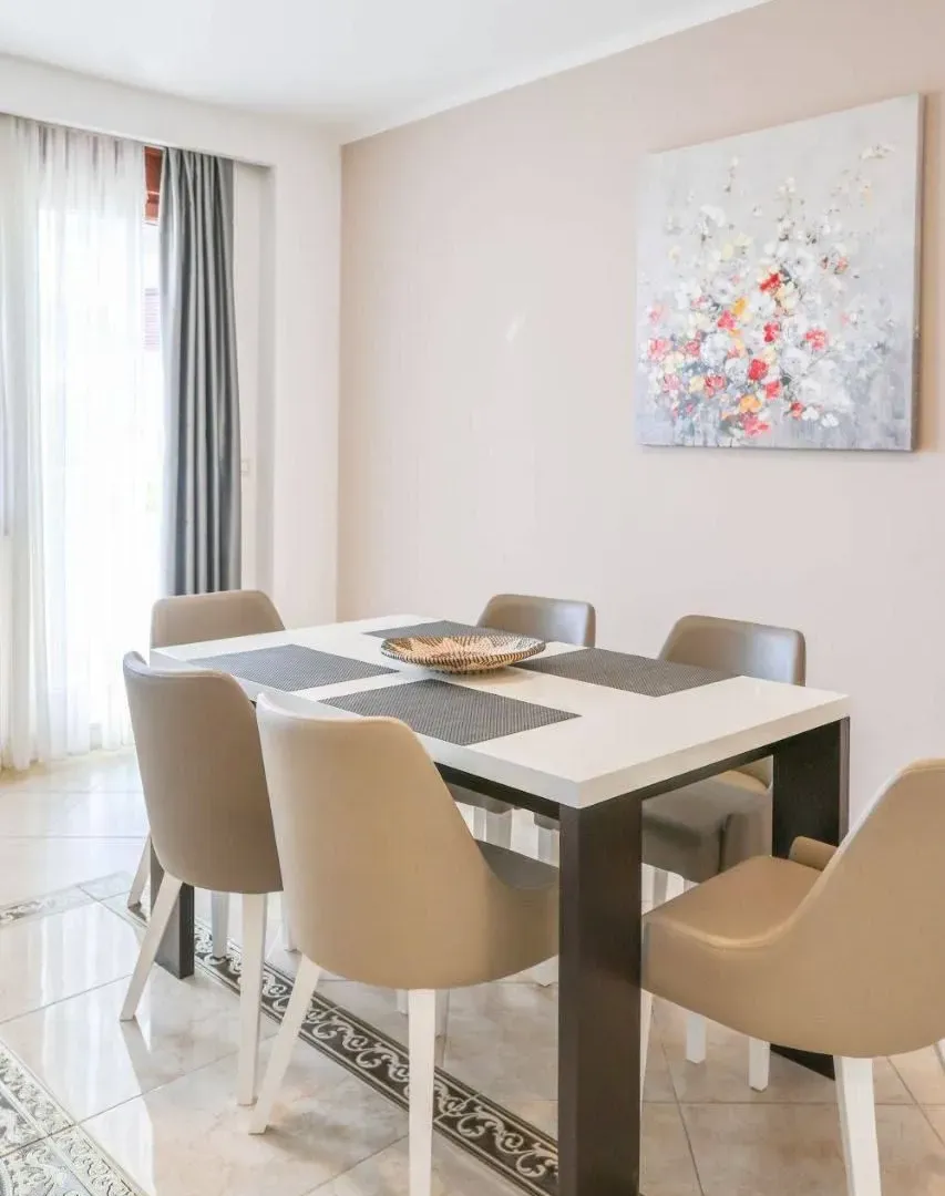 Rent, one bedroom apartment, 90m², Bečići, Budva