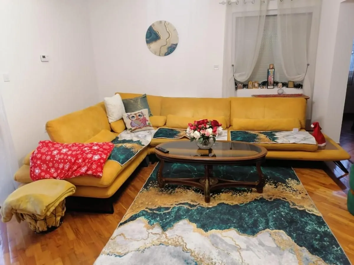 Prodaja, kuća, 350m², Tološi, Podgorica
