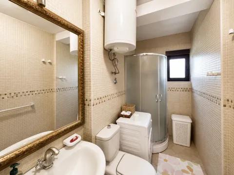 Prodaja, kuća, 200m², Gorica C, Podgorica - image 5