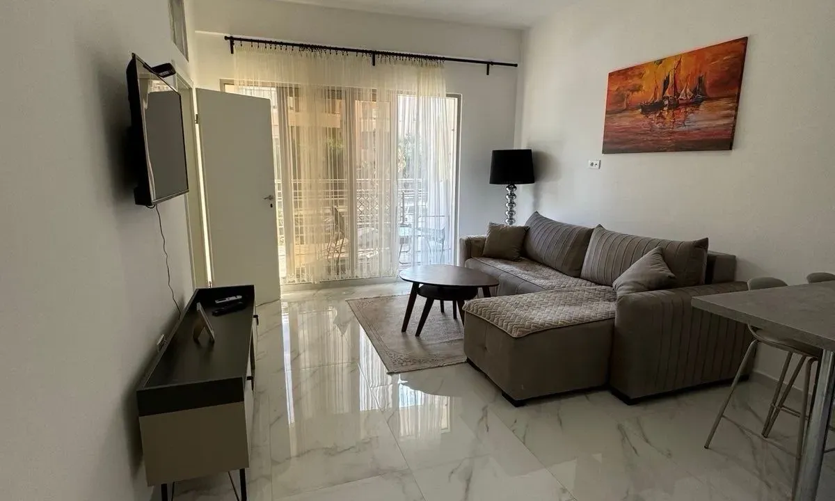 Rent, one bedroom apartment, 38m², Bulevar, Budva