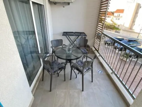 Izdavanje, dvosoban stan, 60m², Tivat, Crna Gora - image 3