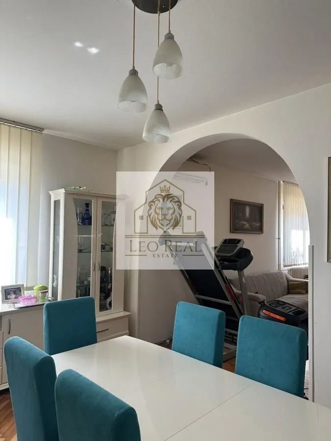 Prodaja, kuća, 400m², Surčin, Beograd