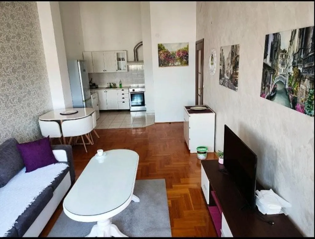 Izdavanje, jednosoban stan, 54m², City Kvart, Podgorica