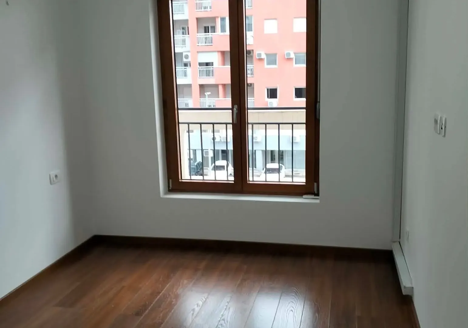 Izdavanje, dvosoban stan, 69m², Master Kvart, Podgorica
