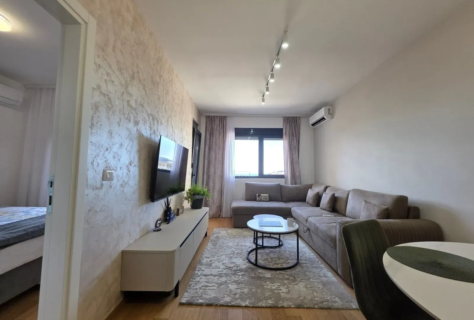 Sale, two bedroom apartment, 71m², Bečići, Budva
