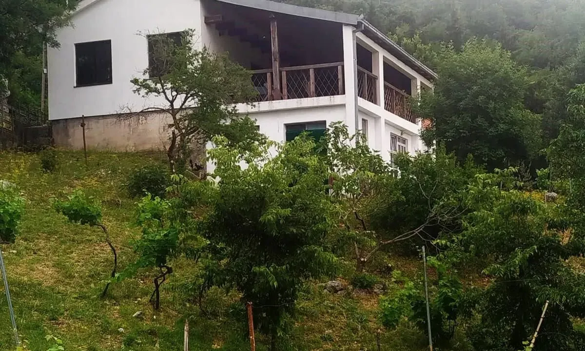 Prodaja, kuća, 165m², Kuči, Podgorica