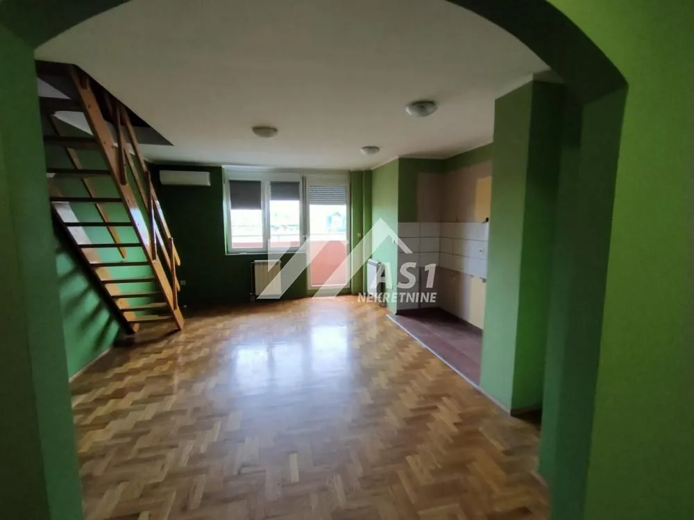 Izdavanje, četvorosoban stan, 103m², Detelinara, Novi Sad Sve Podlokacije