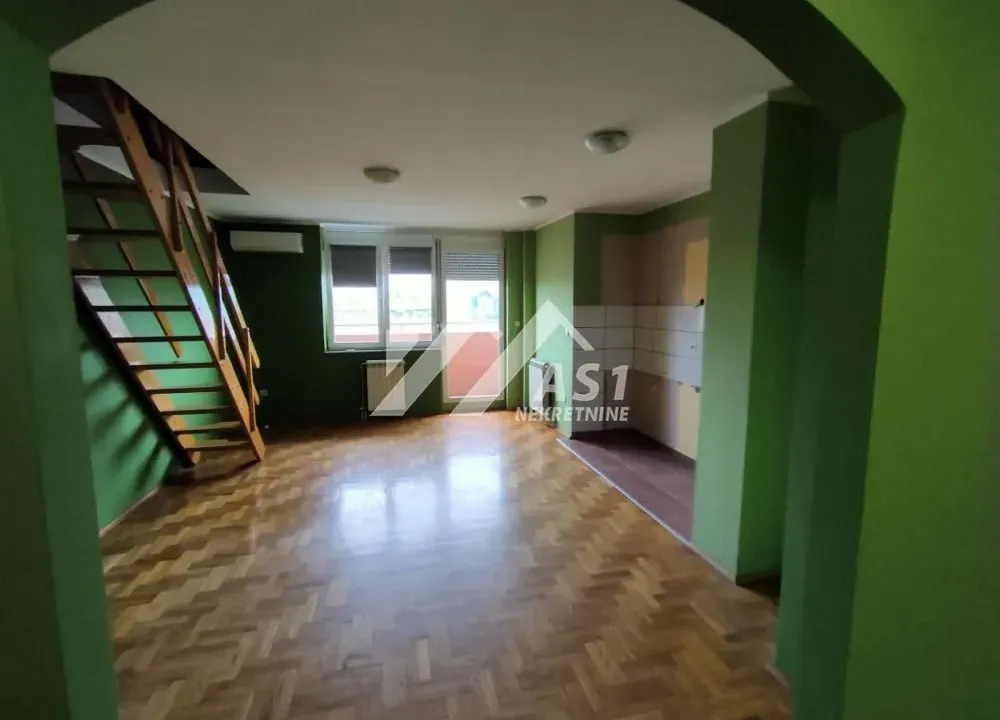 Izdavanje, četvorosoban stan, 103m², Detelinara, Novi Sad Sve Podlokacije