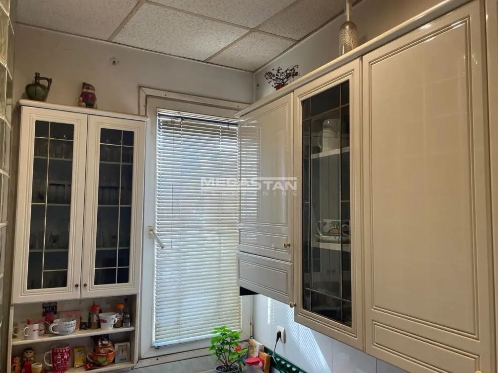 Prodaja, trosoban stan, 76m², Vračar Sve Podlokacije, Beograd