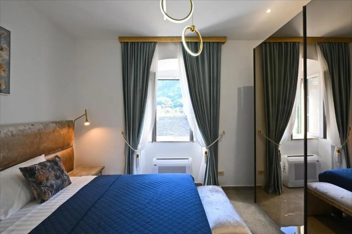Prodaja, trosoban stan, 90m², Grad, Kotor