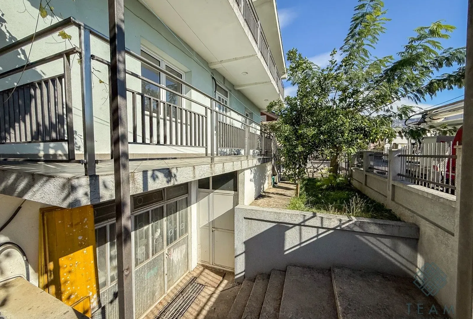 Izdavanje, kuća, 300m², Masline, Podgorica