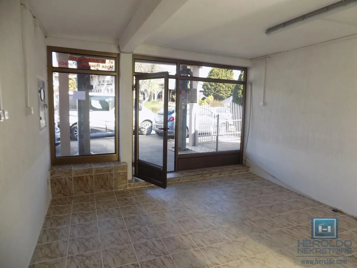 Rent, office space, 66m², Gloždak, Paraćin
