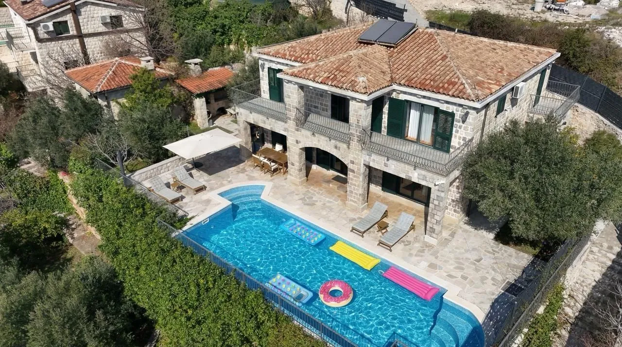 Rent, house, 200m², Reževići, Budva
