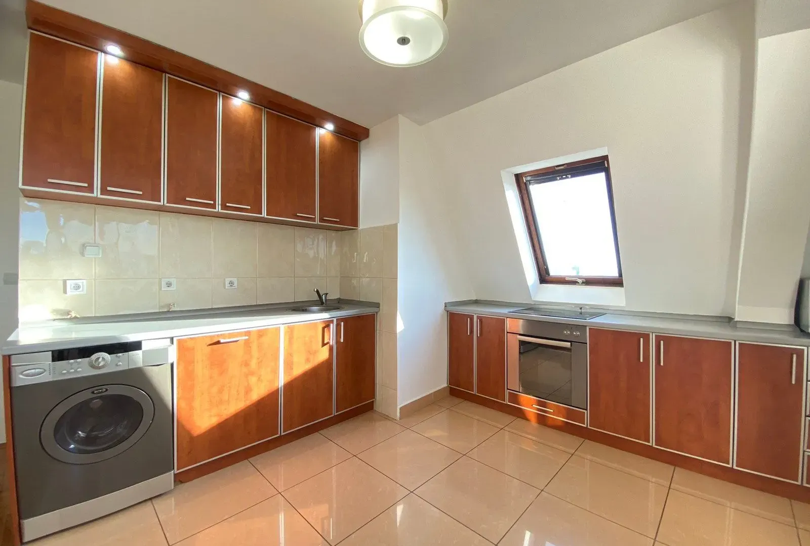 Prodaja, dvosoban stan, 90m², Centar, Podgorica