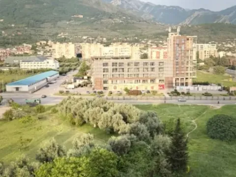 Izdavanje, dvosoban stan, 90m², Centar, Bar - image 8