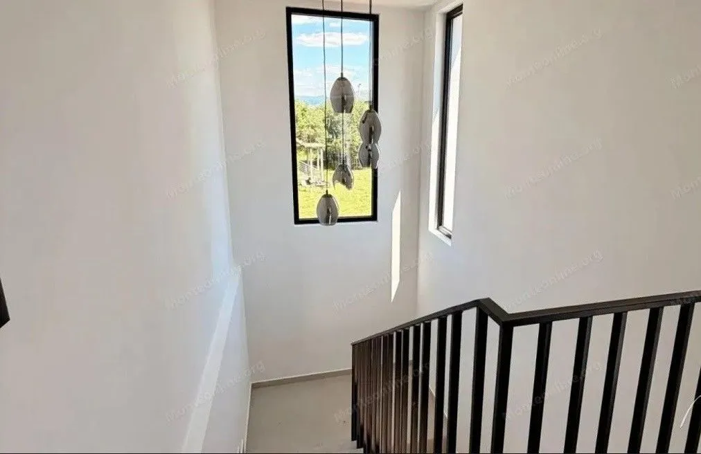 Sale, house, 225m², Gornja Gorica, Podgorica