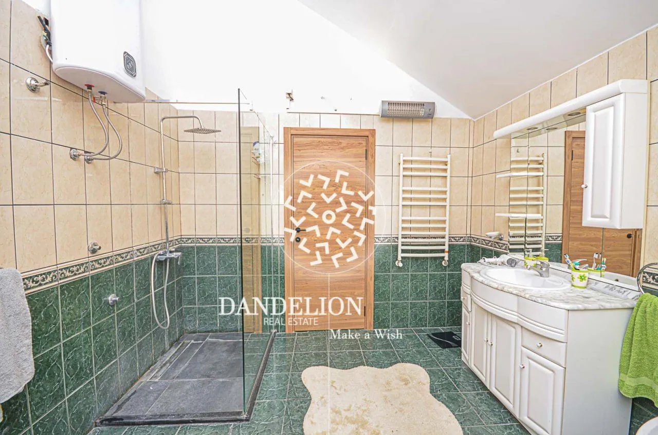 Izdavanje, stan, 300m², Gorica C, Podgorica