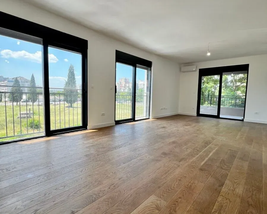 Izdavanje, trosoban stan, 115m², Preko Morače, Podgorica