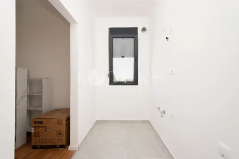 Prodaja, dvosoban stan, 64m², Tološi, Podgorica - image 3