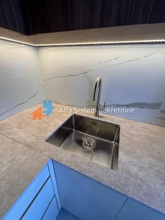 Izdavanje, trosoban stan, 65m², Kalenić Pijaca, Vračar Sve Podlokacije