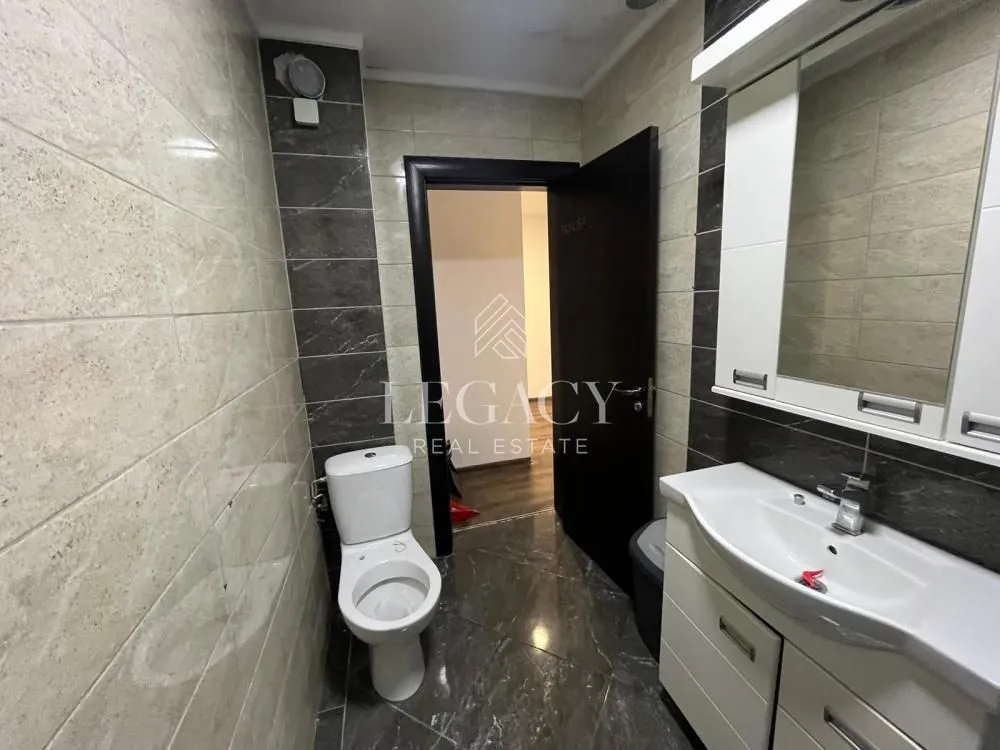 Izdavanje, poslovni prostor, 146m², Đeram Pijaca, Beograd