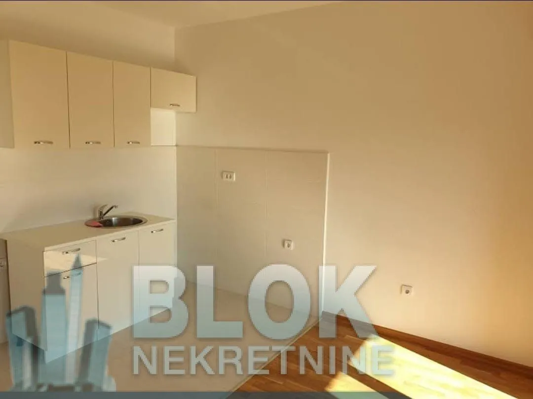 Izdavanje, dvosoban stan, 60m², Blok 6, Podgorica