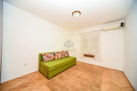 Rent, two bedroom apartment, 76m², Stari Aerodrom, Podgorica - image 9
