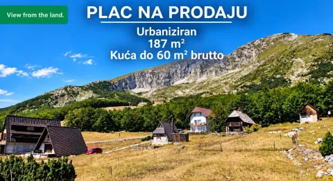 Pogled na planinski pejzaž sa vikendicama i placem u prirodi. - image 2
