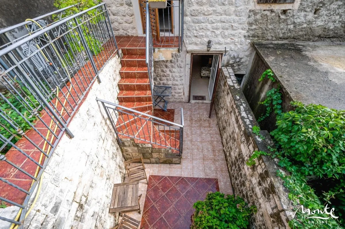 Sale, three bedroom apartment, 80m², Prčanj, Kotor