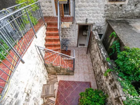 Prodaja, trosoban stan, 80m², Prčanj, Kotor - image 18