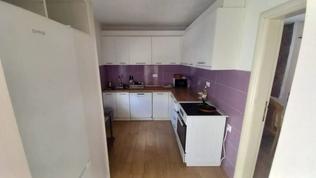 Izdavanje, kuća, 200m², Blok 9, Podgorica