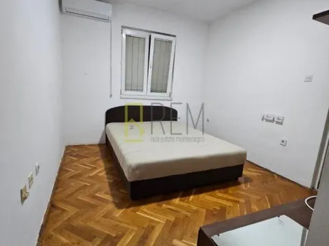 Izdavanje, dvosoban stan, 68m², Stari Aerodrom, Podgorica - image 13