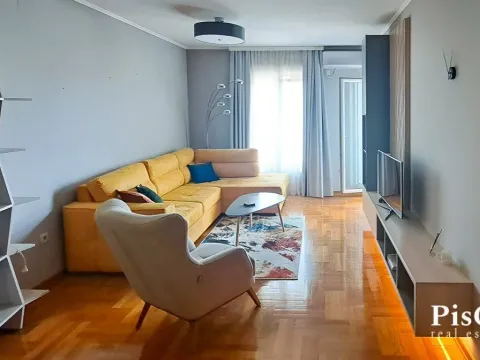 Izdavanje, jednosoban stan, 53m², Pobrežje, Podgorica - image 1