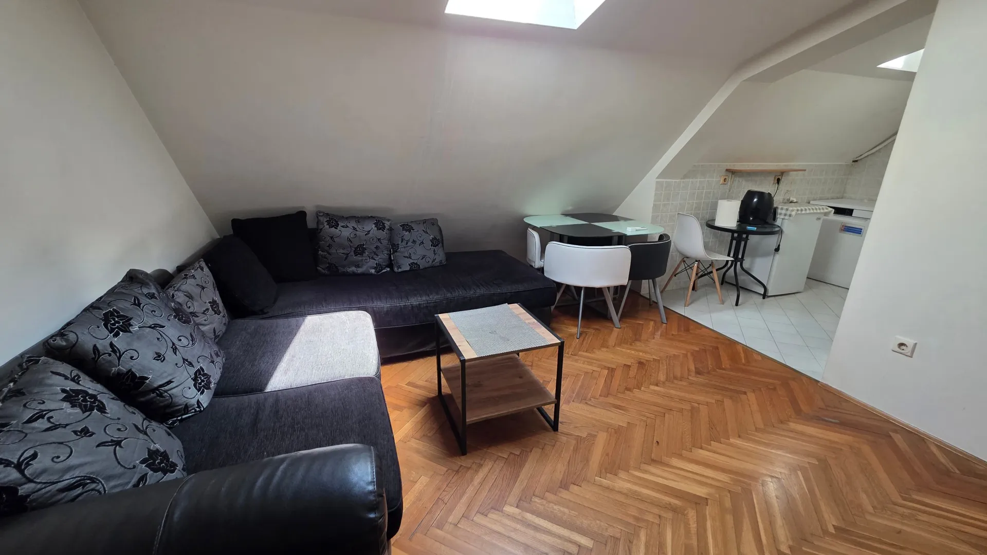 Rent, studio apartment, 25m², Stara Varoš, Podgorica