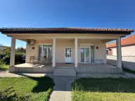 Izdavanje, kuća, 120m², Tološi, Podgorica - image 1