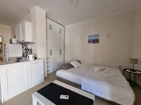 Izdavanje, garsonjera, 43m², Bečići, Budva - image 5
