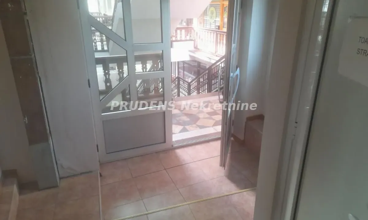 Rent, office space, 96m², Surčin, Beograd