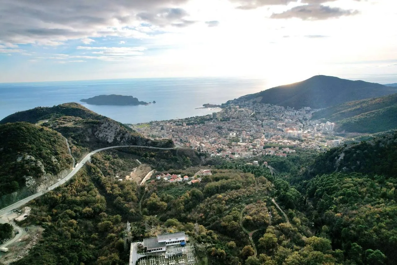 Prodaja, plac, 2104m², Markovići, Budva