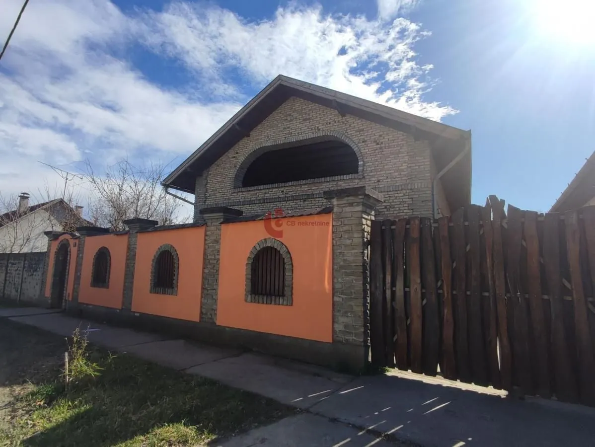 Prodaja, kuća, 250m², Novo Selo, Subotica