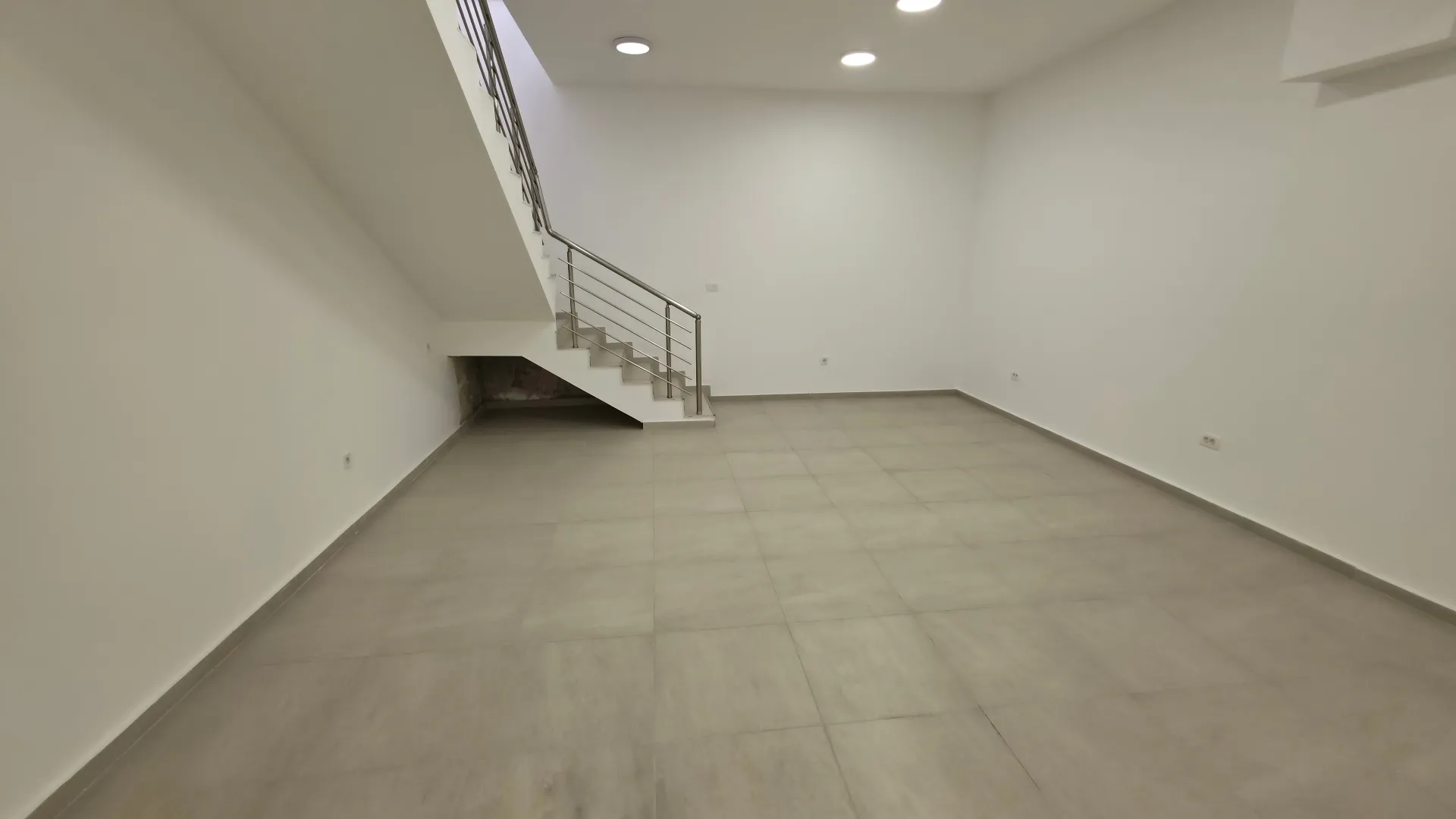 Rent, office space, 115m², Blok 9, Podgorica