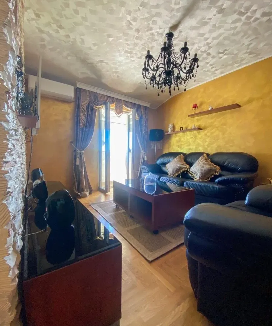 Izdavanje, dvosoban stan, 54m², City Kvart, Podgorica