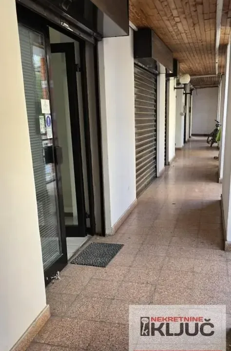 Izdavanje, poslovni prostor, 61m², Centar, Novi Sad