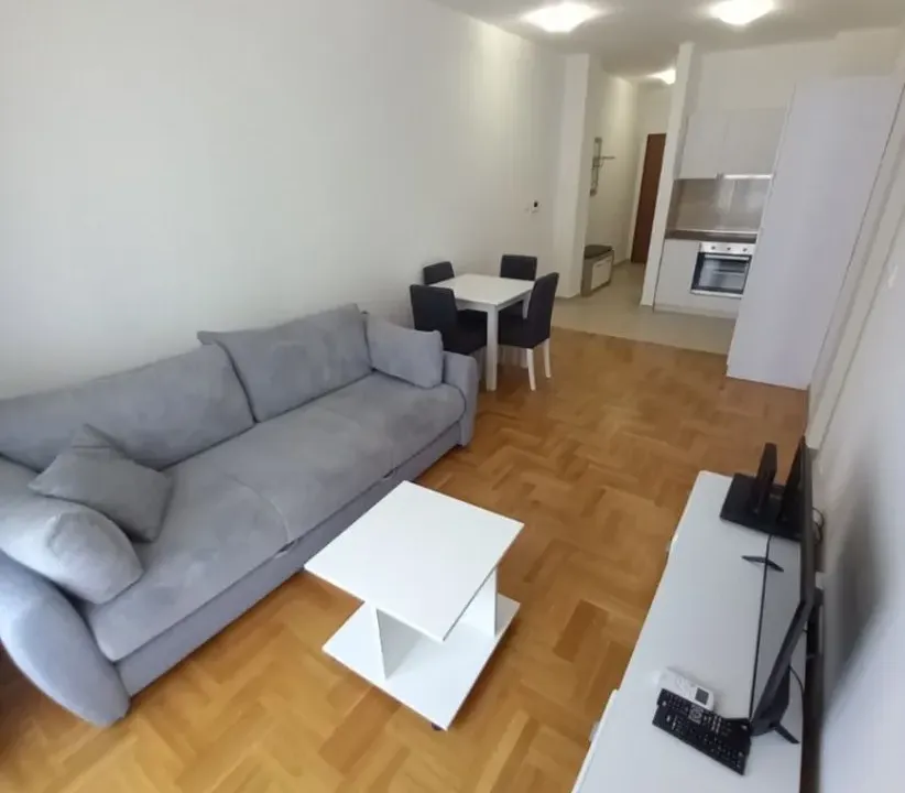 Izdavanje, jednosoban stan, 44m², Budva, Crna Gora