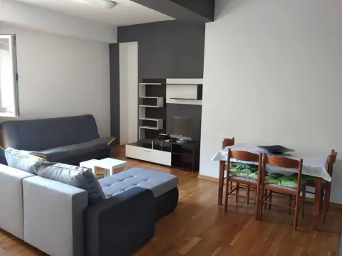 Rent, one bedroom apartment, 55m², Budva, Crna Gora - image 9