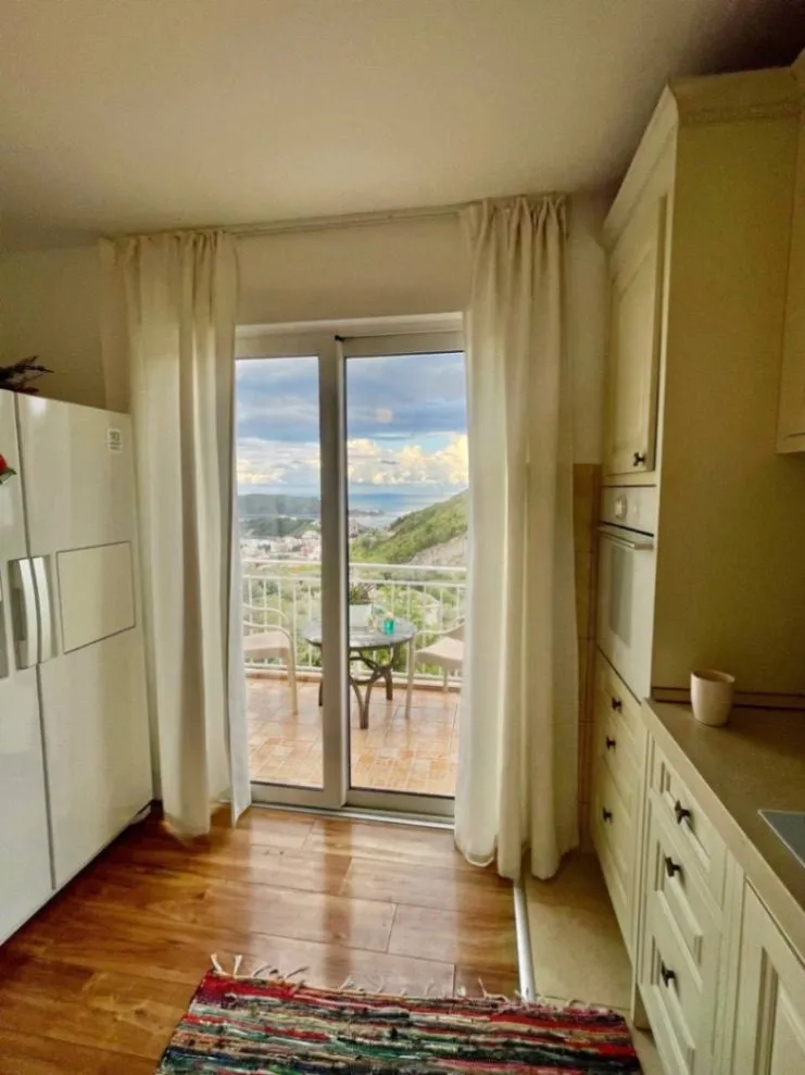 Rent, three bedroom apartment, 120m², Bečići, Budva