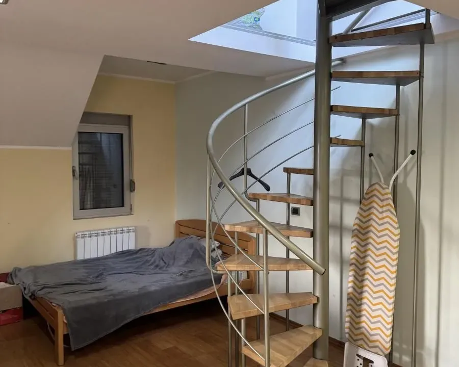 Izdavanje, poslovni prostor, 100m², Surčin, Beograd