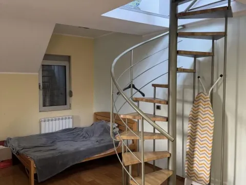 Izdavanje, poslovni prostor, 100m², Surčin, Beograd