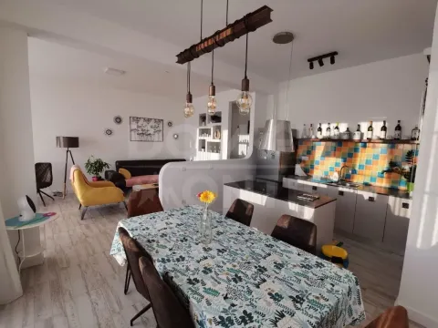 Living room with dining area and open-plan kitchen. - image 9