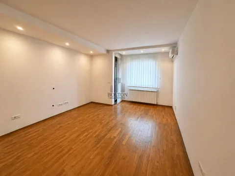 Rent, three bedroom apartment, 81m², Kalenić Pijaca, Vračar Sve Podlokacije - image 9